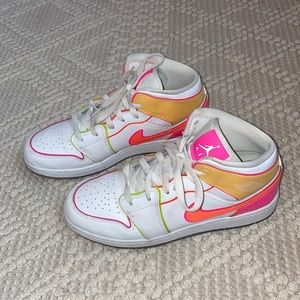 Air Jordan 1 Mid Edge Glow